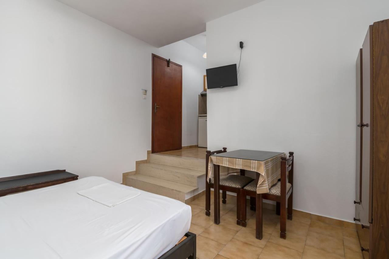 Tilemachos Rooms & Studios Adamantas  Bagian luar foto
